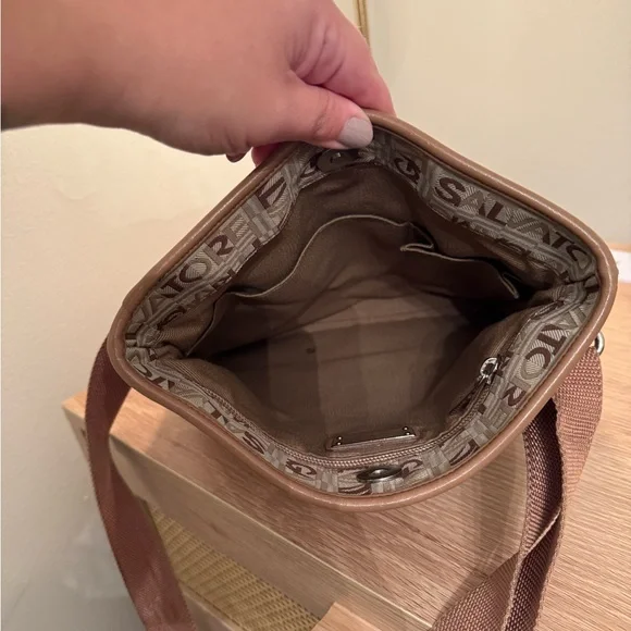 🤎EUC🤎 Salvatore Ferragamo Tan and Brown Logo Messenger Bag